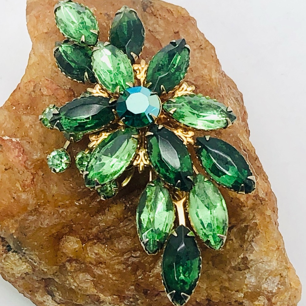 Vintage Shades of Green Pronged Rhinestones Gold Tone Brooch